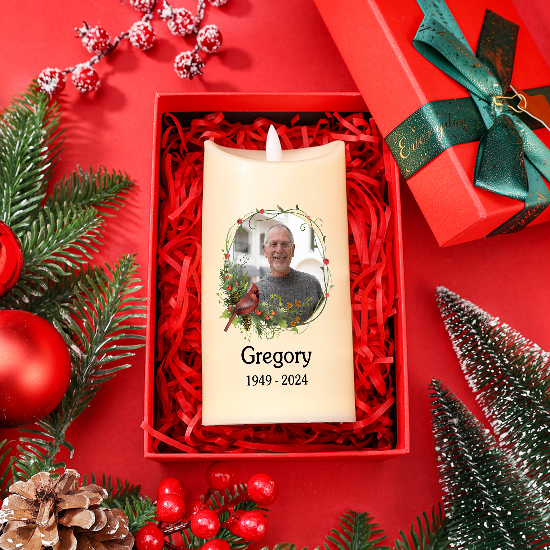 Candela LED Commemorativa Personalizzata con 1 Nome, 1 Foto e 1 Data - "Questa Luce Brilla come Simbolo di Amore"  - Regalo di Natale per Famiglia | Jessemade