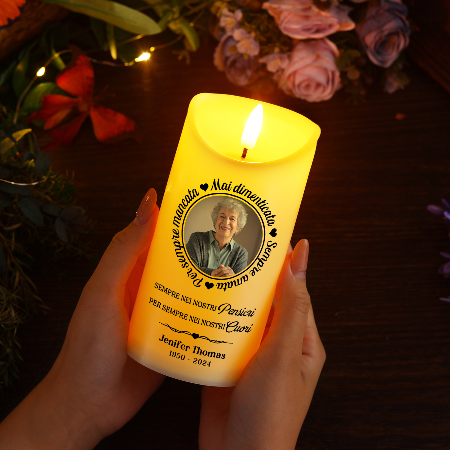 Candela LED Commemorativa Personalizzata con 1 Nome, 1 Foto e 1 Data - "Per Sempre nei Nostri Cuori" - Regalo di Natale per Famiglia | Jessemade