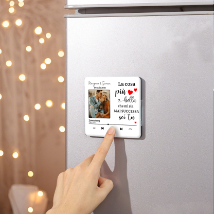 Magnete Personalizzato da Frigorifero con 2 Nomi, 1 Foto, 1 Data e 1 Canzone Preferita – “La Cosa Più Bella che mi sia Mai Successa Sei Tu” – Regalo di San Valentino per Lui/Lei | Jessemade