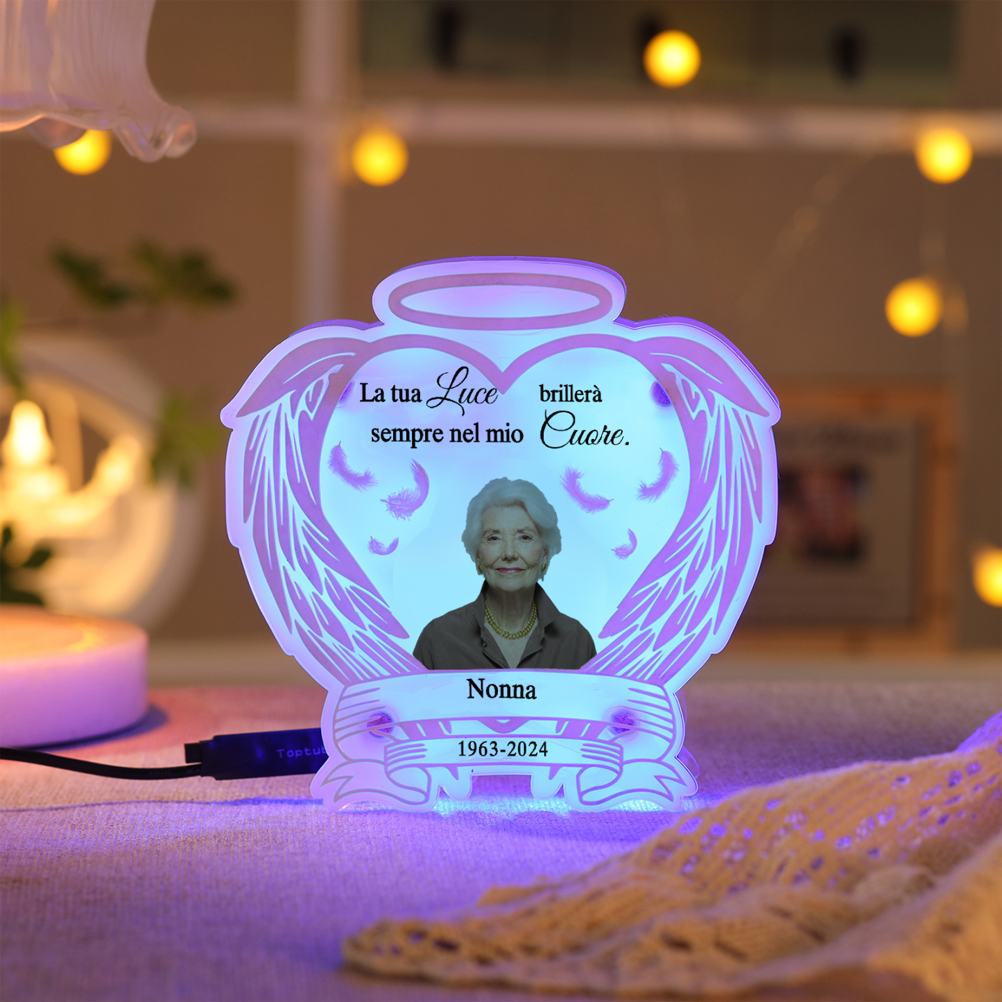 Luce Notturna Commemorativa Personalizzata in Acrilico con Ali d'Angelo - Lampada LED con 1 Foto, Nome e Data Regalo di Natale in Memoria | Jessemade