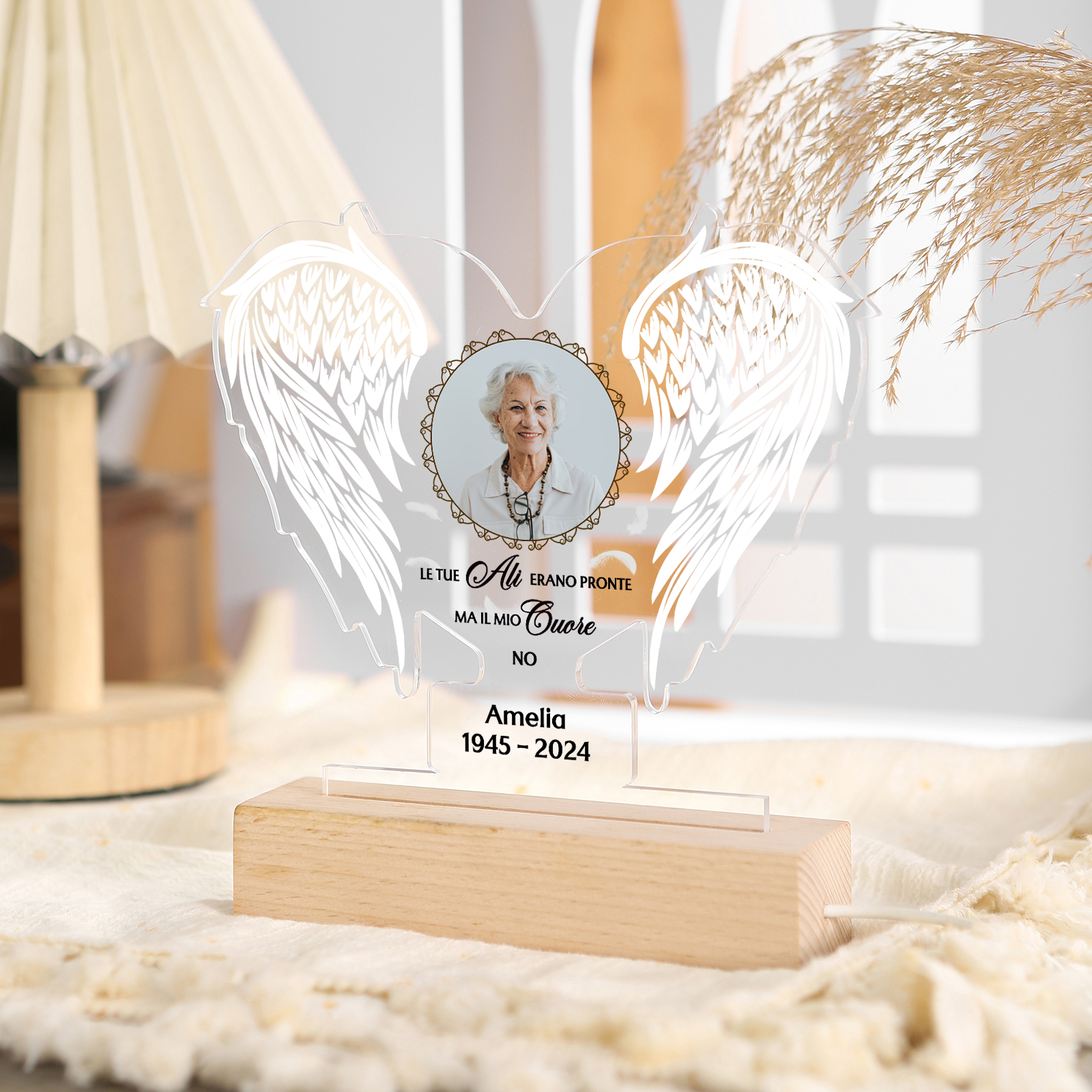 Lampada Notturna Commemorativa in Acrilico a Forma di Ali con Foto, Data e Nome Personalizzati – Idea Regalo per Lui o Lei | Jessemade