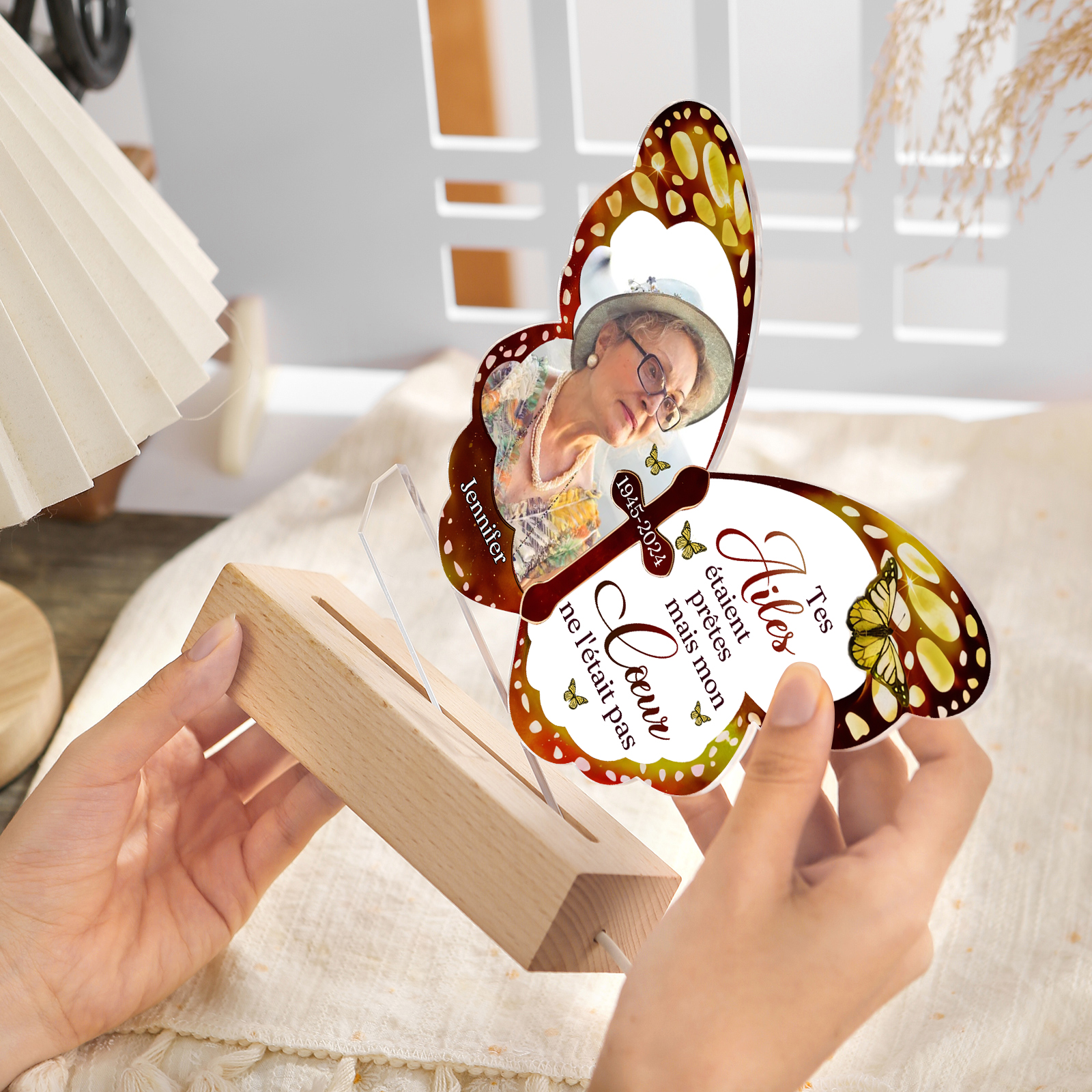 Lampada Notturna Commemorativa in Acrilico a Forma di Farfalla con Foto, Data e Nome Personalizzati – Idea Regalo per Lui o Lei | Jessemade