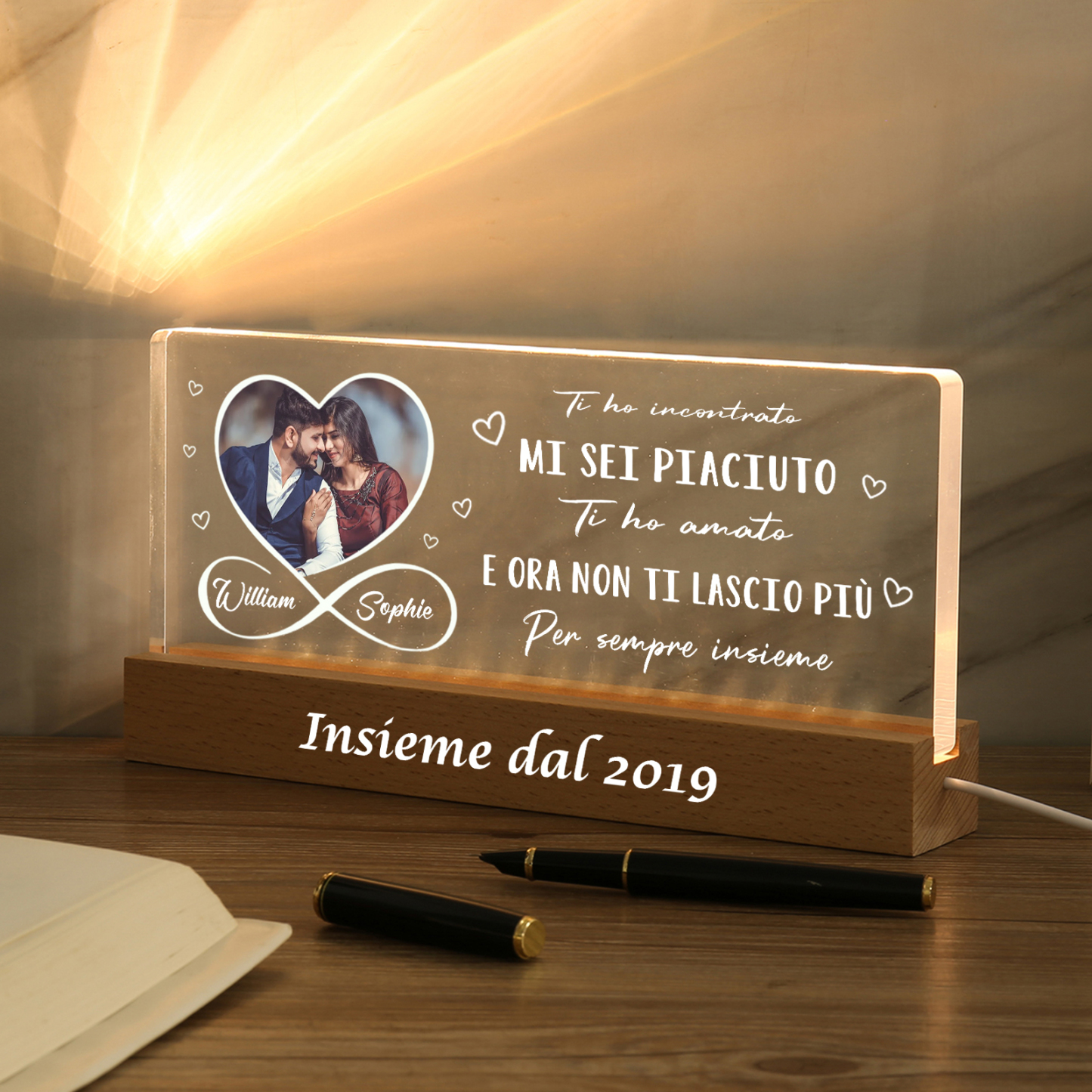 Lampada Notturna Personalizzata in Acrilico con Foto, 2 Nomi e Anno -