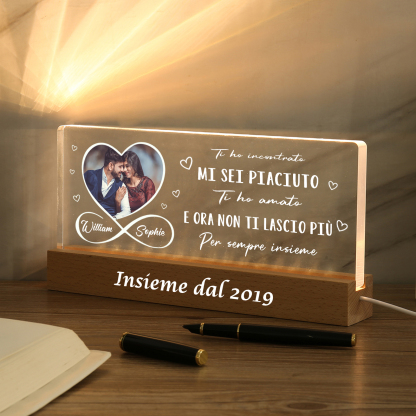 Lampada Notturna Personalizzata in Acrilico con Foto, 2 Nomi e Anno -