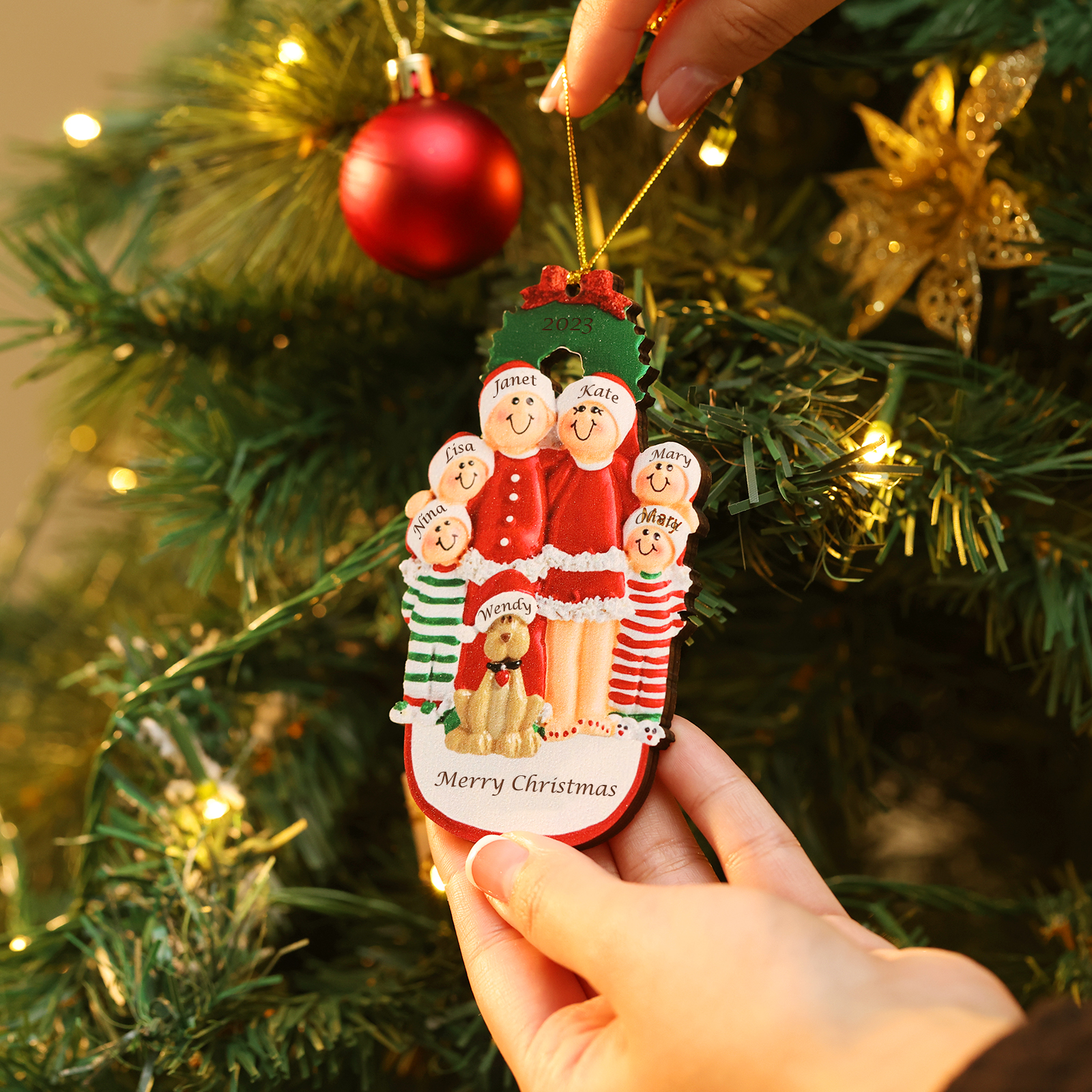 Famiglia in vestito natalizio con cane carino 7 nomi personalizzabili