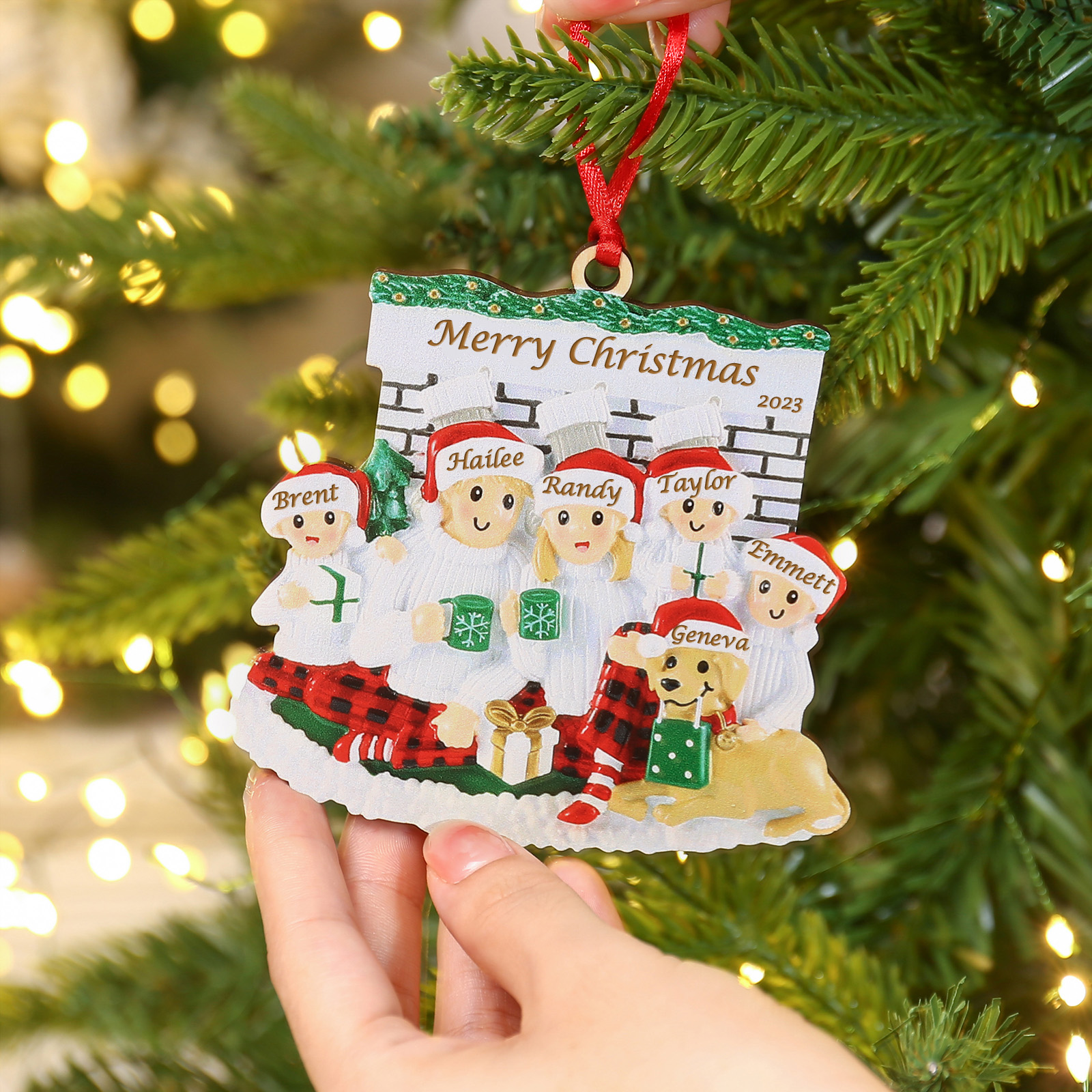 Decorazione Natalizia Personalizzata – Con 6 Nomi, Testo e Anno Personalizzato, Regalo in Legno per la Famiglia | Jessemade