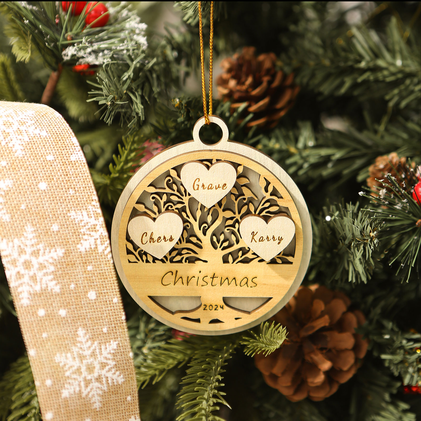 Decorazione Natalizia in Legno Personalizzata 2-6 Nomi, Testo e Data- Albero della Vita Tondo -  Regalo per la Famiglia | Jessemade