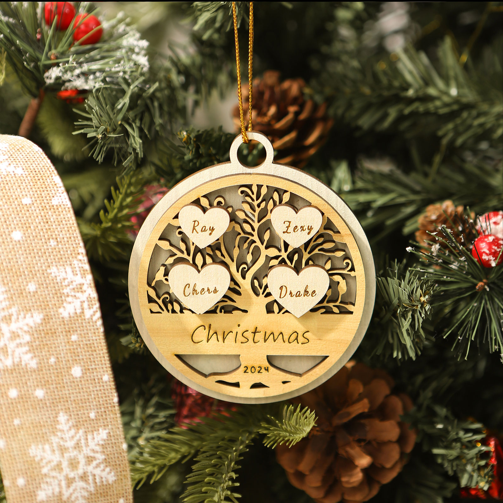 Decorazione Natalizia in Legno Personalizzata 2-6 Nomi, Testo e Data- Albero della Vita Tondo -  Regalo per la Famiglia | Jessemade