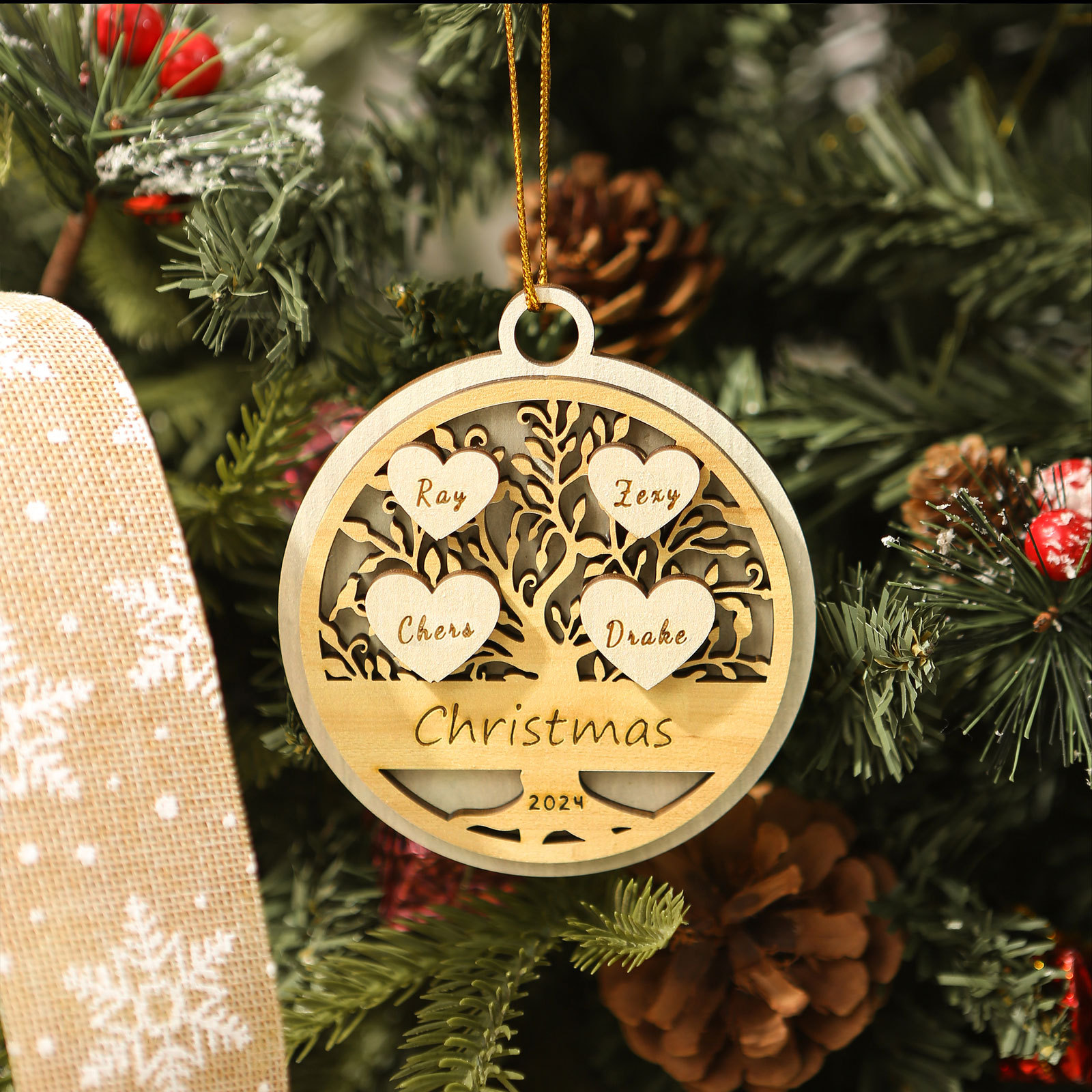 Decorazione Natalizia in Legno Personalizzata 2-6 Nomi, Testo e Data- Albero della Vita Tondo -  Regalo per la Famiglia | Jessemade