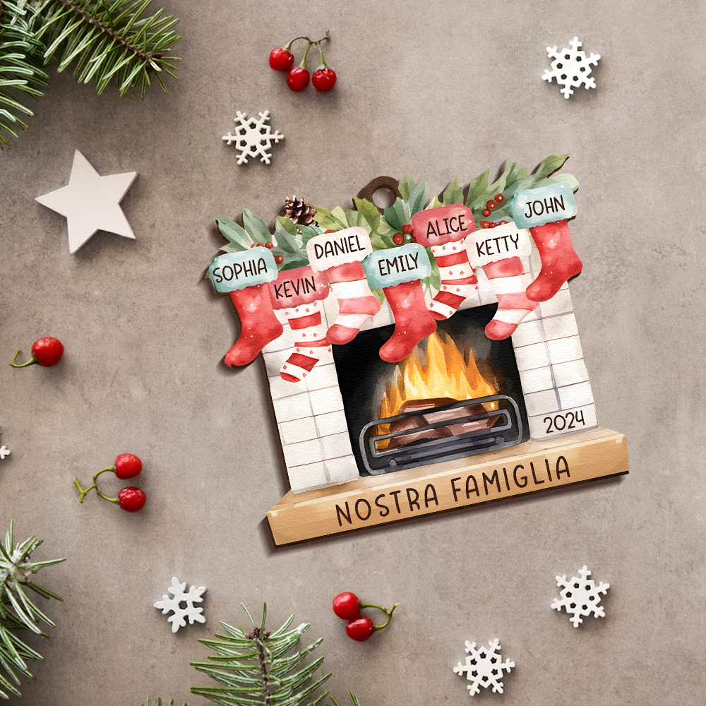 "Fornello Caldo" Pendente di Natale Personalizzato in legno per la famiglia 7 Nomi e 1 Testo e 1 Anno personalizzati 