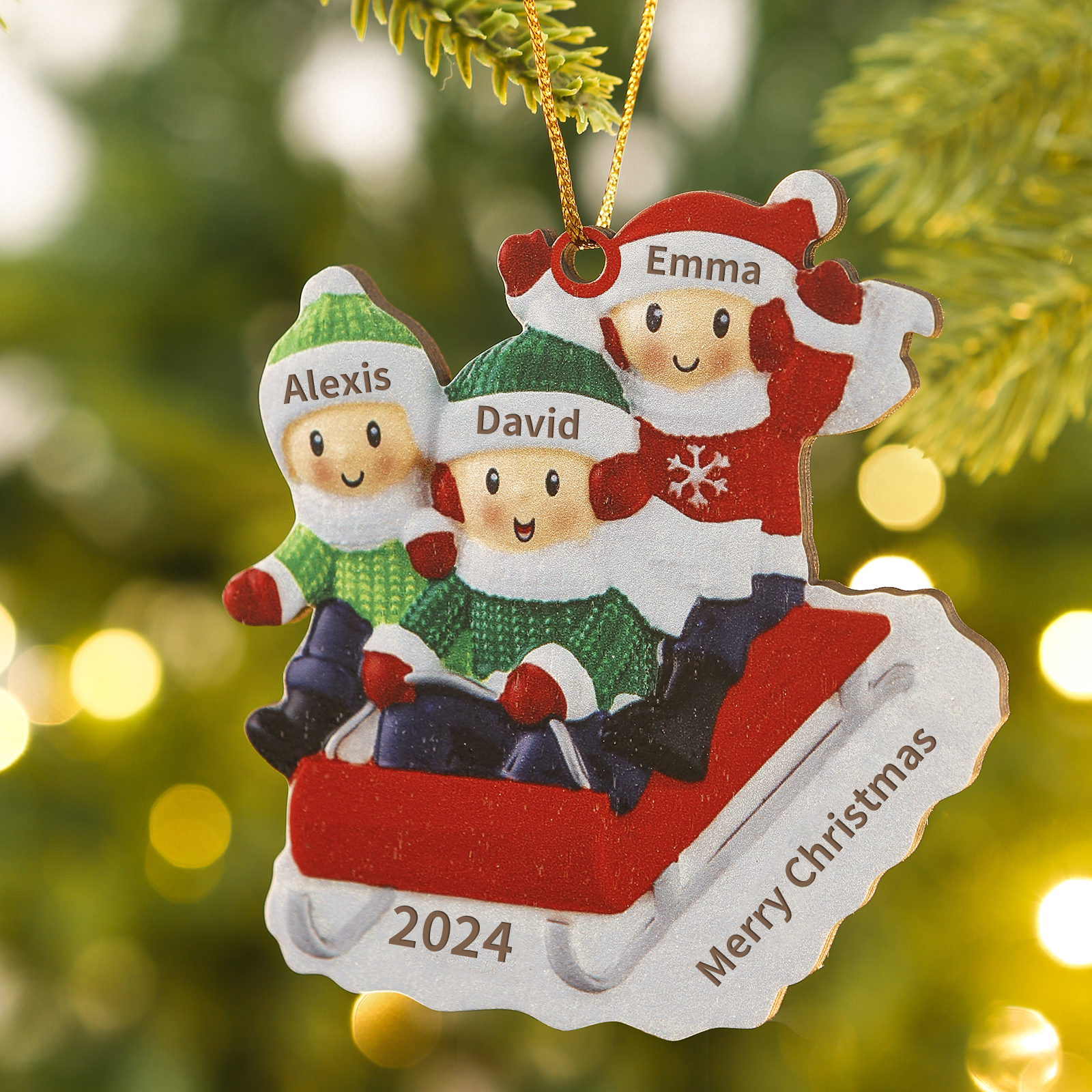 Decorazione Natalizia in Legno Personalizzata - Slitta Rossa con Personaggi, 3 Nomi, Testo & Data, Regalo di Natale per Famiglia | Jessemade
