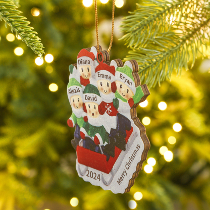 Decorazione Natalizia in Legno Personalizzata - Slitta Rossa con Personaggi, 5 Nomi, Testo & Data, Regalo di Natale per Famiglia | Jessemade