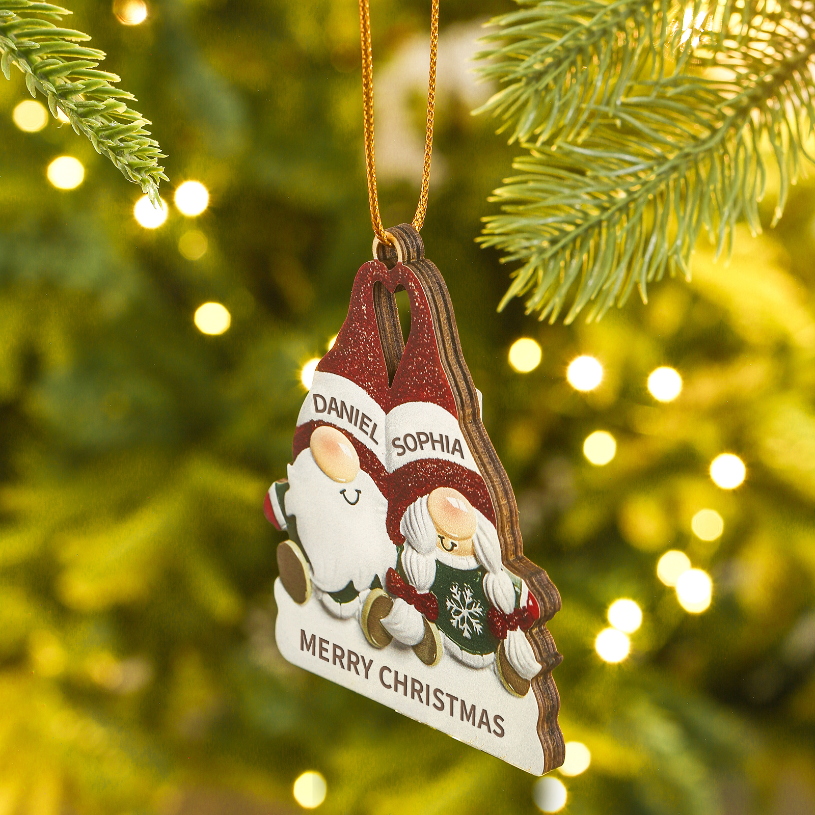 Decorazione Natalizia in Legno Personalizzata - Design Gnomi, 2 Nomi e Testo Personalizzabili, Regalo di Natale per Famiglia | Jessemade