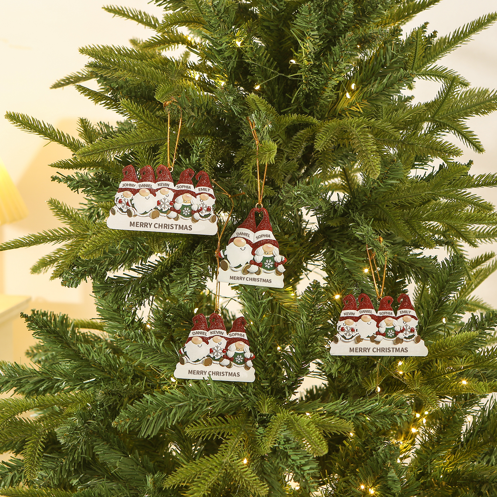 Decorazione Natalizia in Legno Personalizzata - Design Gnomi, 2 Nomi e Testo Personalizzabili, Regalo di Natale per Famiglia | Jessemade