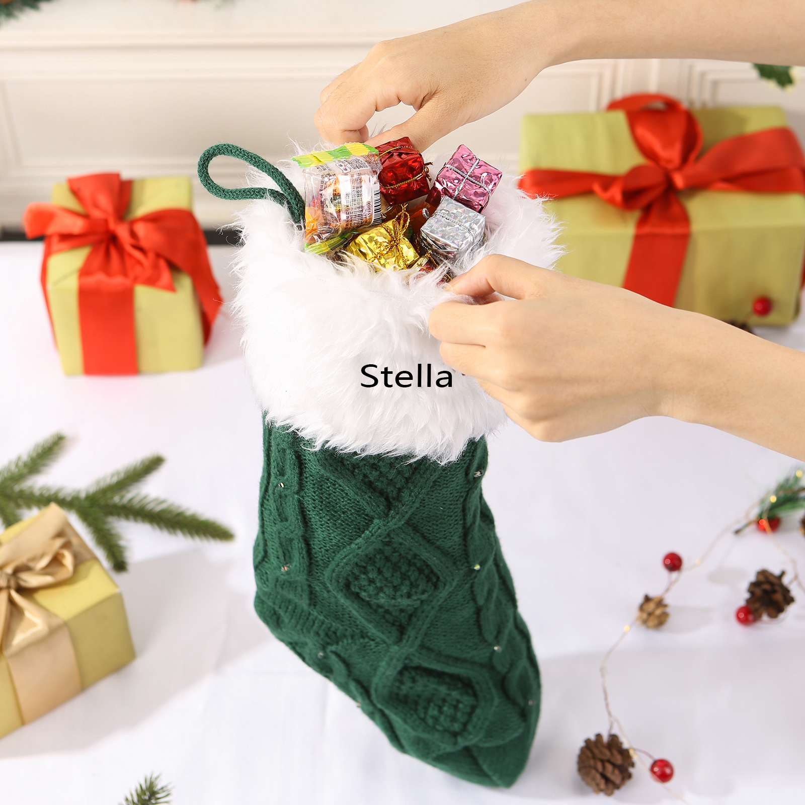 Calza Natalizia Personalizzata in Maglia con Nome - Opzioni Rosso e Verde per Regali di Natale per la Famiglia | Jessemade