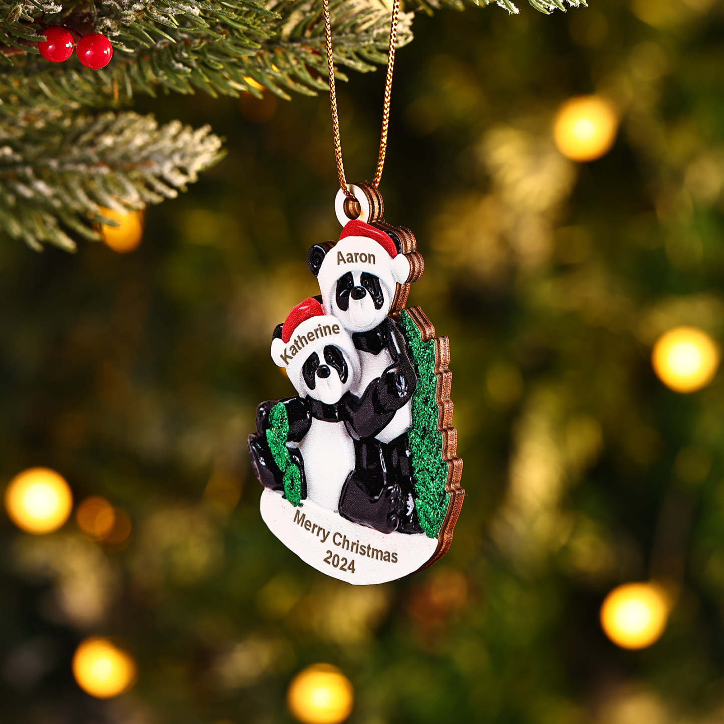 Decorazione Natalizia in Legno con Panda - Personalizza 2 Nomi, 1 Testo e 1 Data - Regalo di Natale per Famiglia | Jessemade