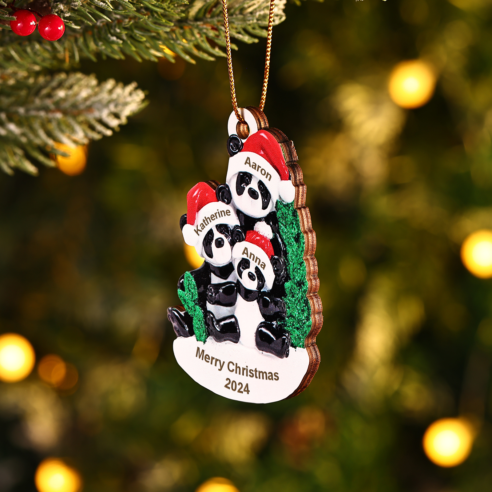 Decorazione Natalizia in Legno con Panda - Personalizza 3 Nomi, 1 Testo e 1 Data - Regalo di Natale per Famiglia | Jessemade