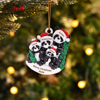Decorazione Natalizia in Legno con Panda - Personalizza 4 Nomi, 1 Testo e 1 Data - Regalo di Natale per Famiglia | Jessemade