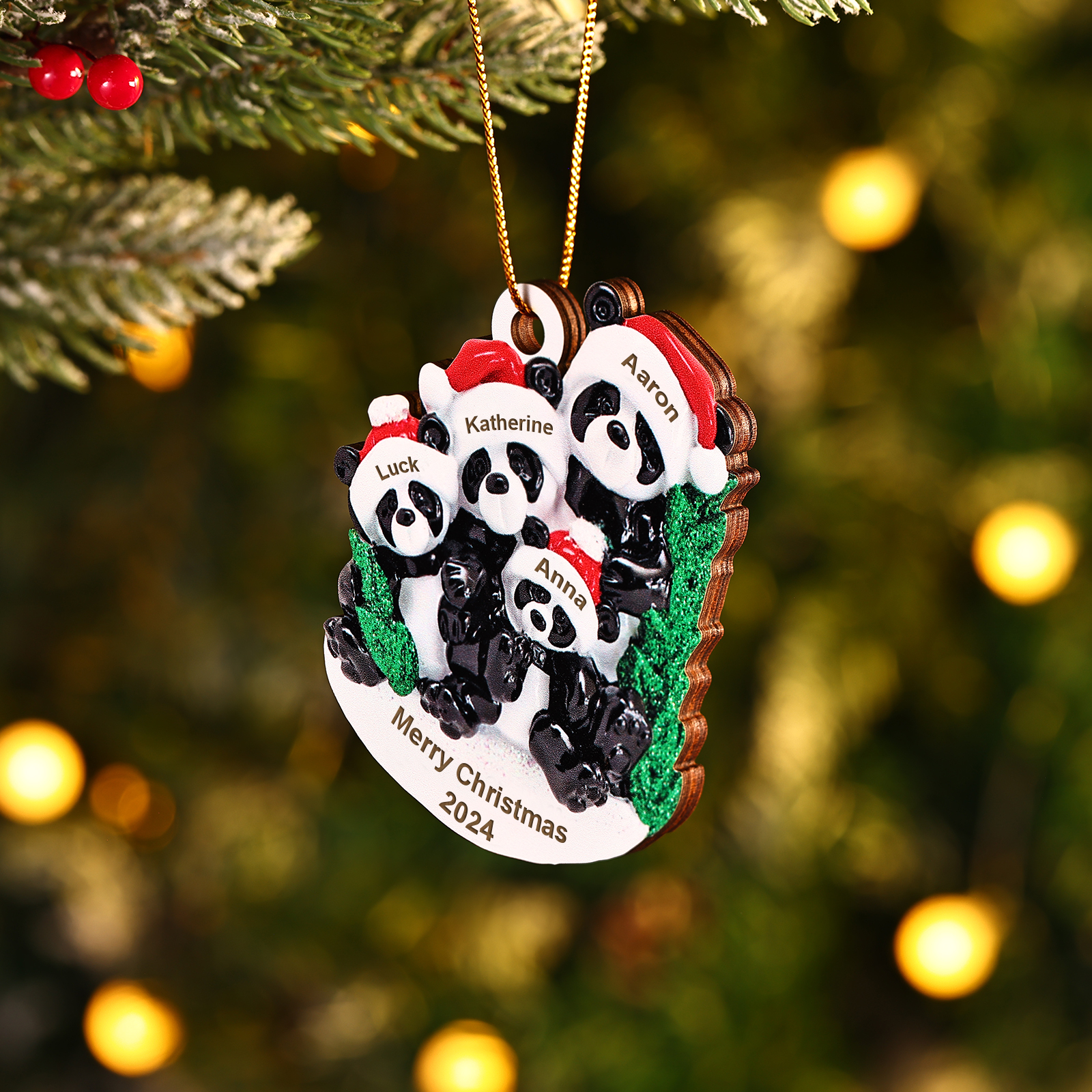 Decorazione Natalizia in Legno con Panda - Personalizza 4 Nomi, 1 Testo e 1 Data - Regalo di Natale per Famiglia | Jessemade