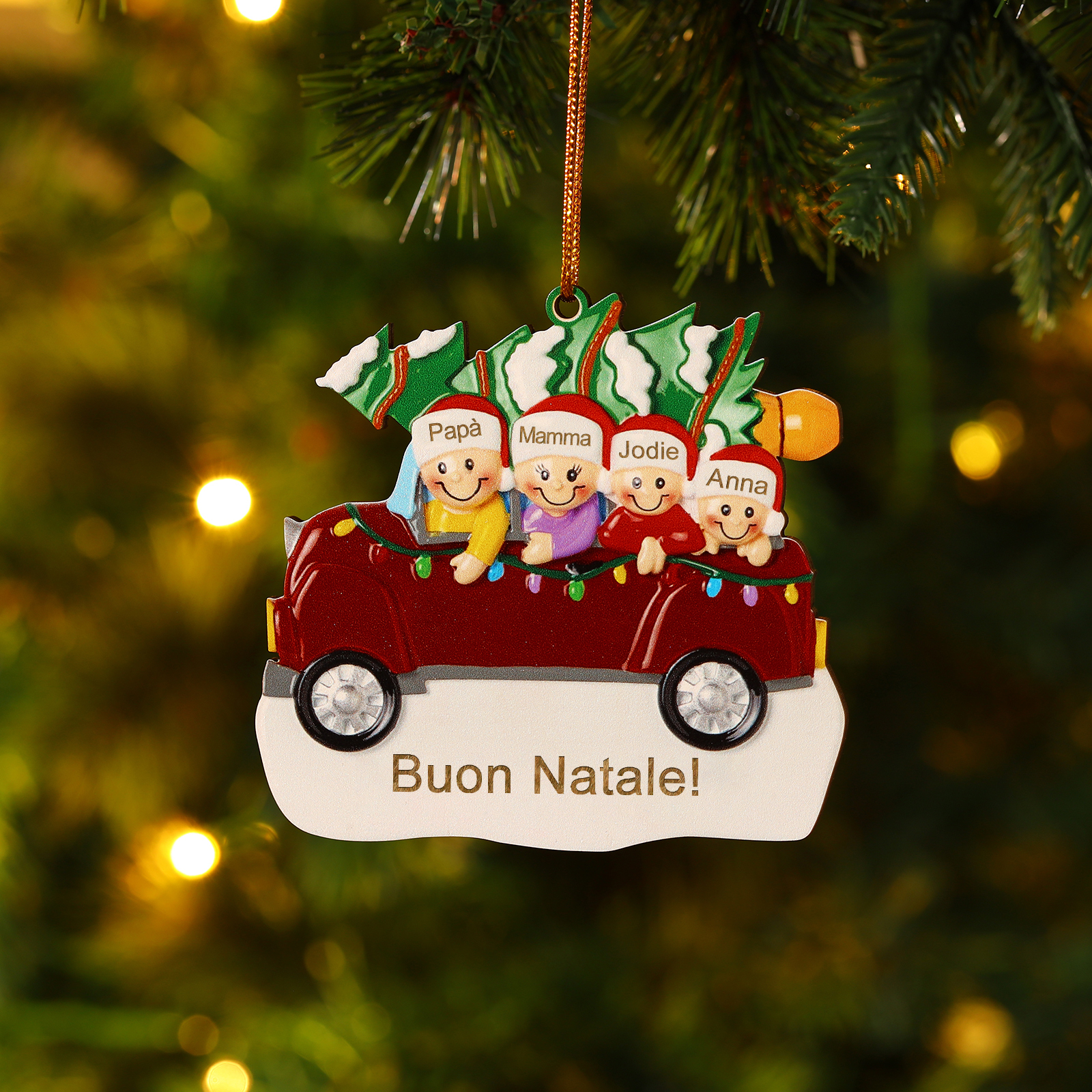 Decorazione Natalizia in Legno Personalizza 4 Nomi e 1 Testo - Design Auto Rossa con Albero, Regalo di Natale per Famiglia | Jessemade