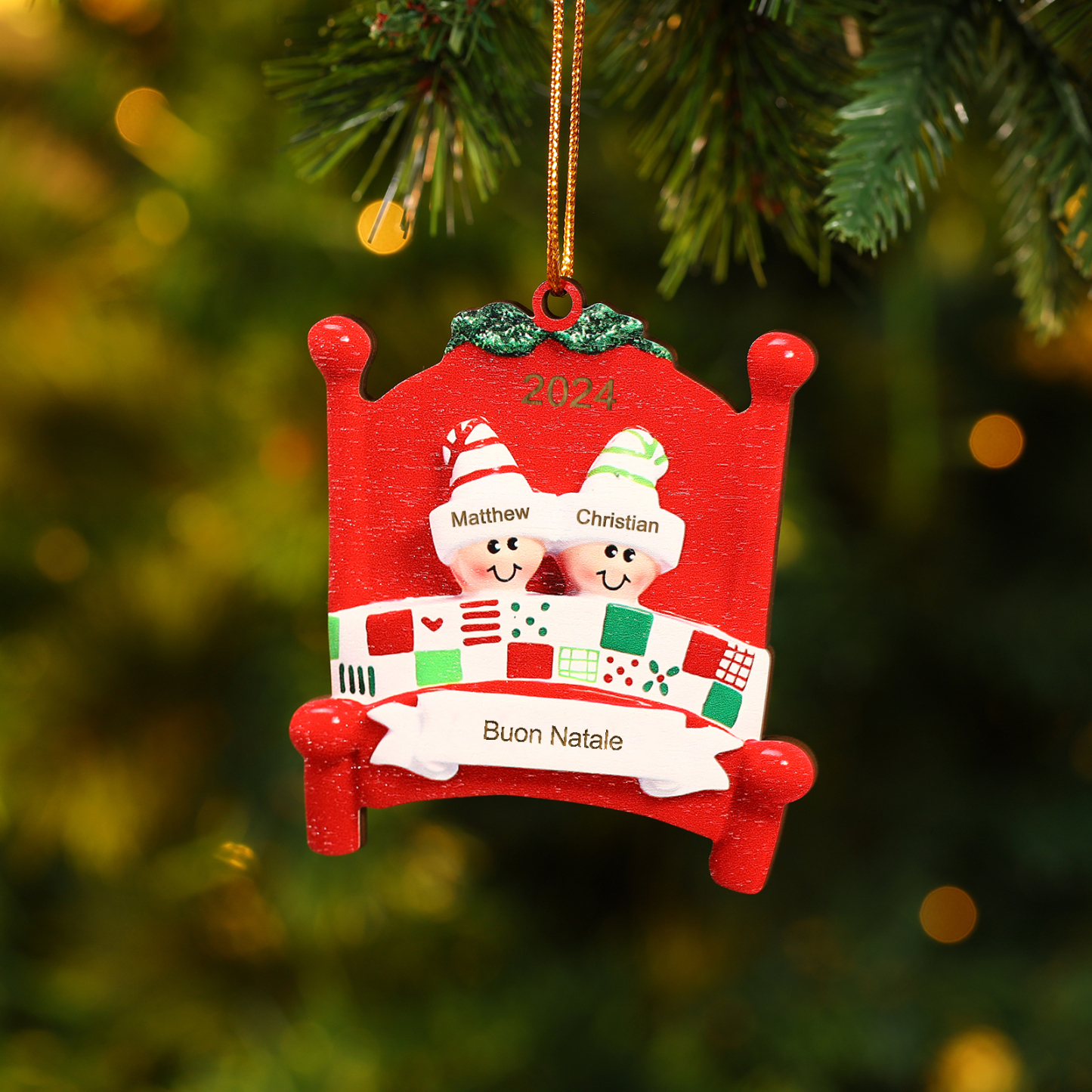 Decorazione Natalizia in Legno - Personalizza 2 Nomi, Testo e Data, Design Poltrona Accogliente, Regalo di Natale per Famiglia | Jessemade