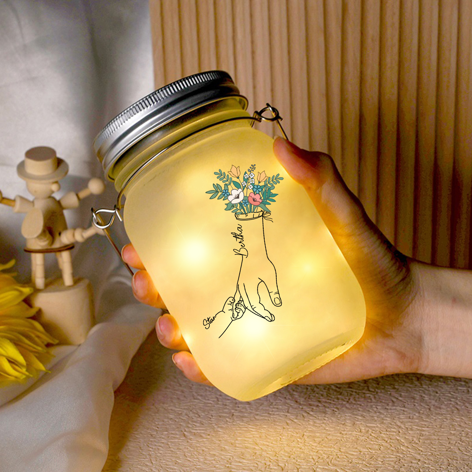 Personalized Luminous Mason Jar with Hand-Holding & Floral – Custom 2-7 Names LED Light Family Gift | Jessemade