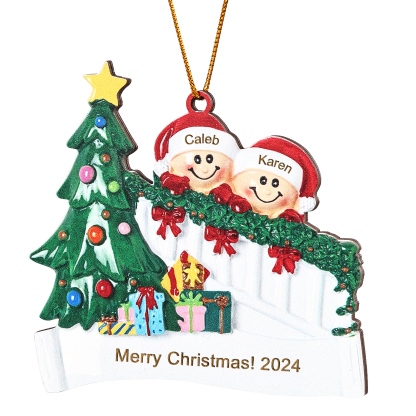 Decorazione Natalizia in Legno Personalizzata - Personalizza 2 Nomi, 1 Testo, Data - Albero di Natale e Personaggi, Regalo di Natale per la Famiglia | Jessemade
