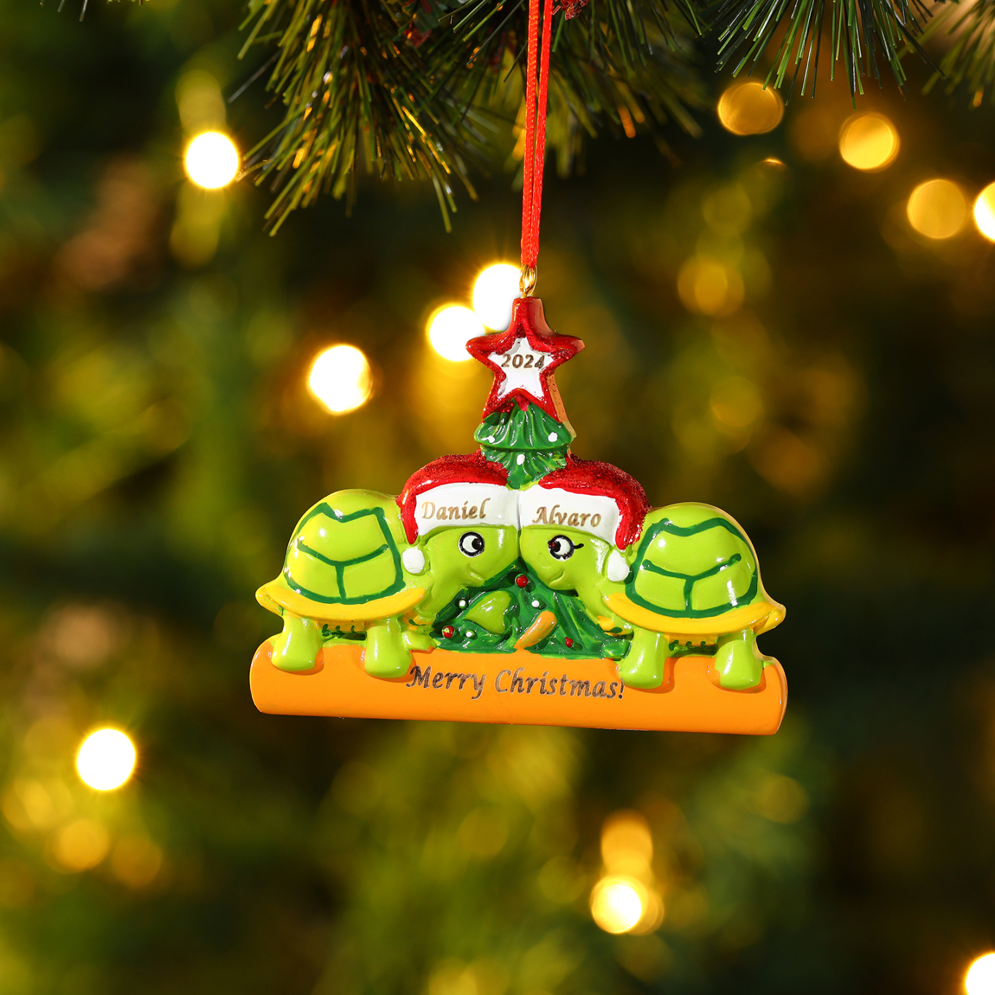 Ornamento Natalizio Personalizzato in Resina con Tartarughe - 2 Nomi, Anno e Testo Regalo di Natale per Famiglia | Jessemade