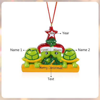 Ornamento Natalizio Personalizzato in Resina con Tartarughe - 2 Nomi, Anno e Testo Regalo di Natale per Famiglia | Jessemade