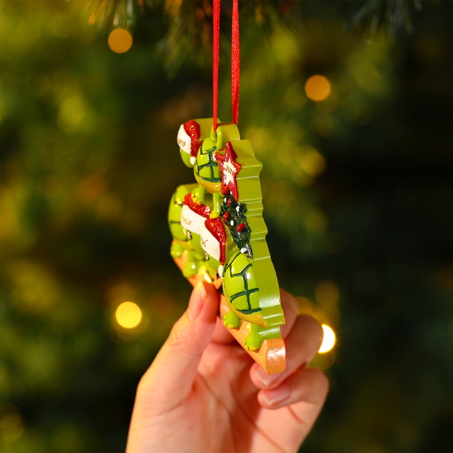 Ornamento Natalizio Personalizzato in Resina con Tartarughe - 3 Nomi, Anno e Testo Regalo di Natale per Famiglia | Jessemade