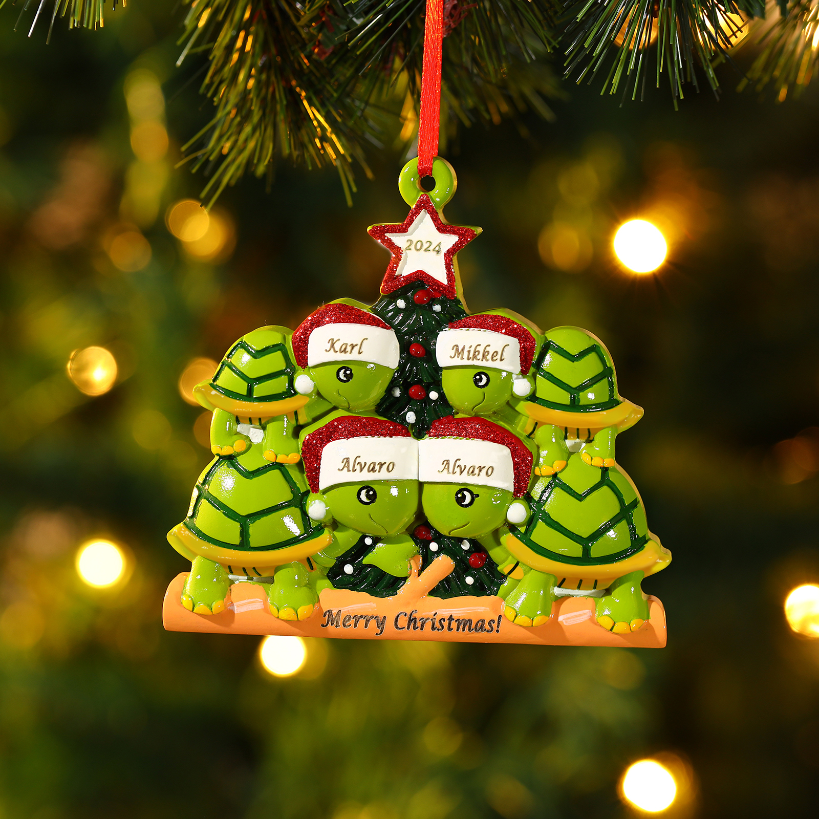 Ornamento Natalizio Personalizzato in Resina con Tartarughe - 4 Nomi, Anno e Testo Regalo di Natale per Famiglia | Jessemade