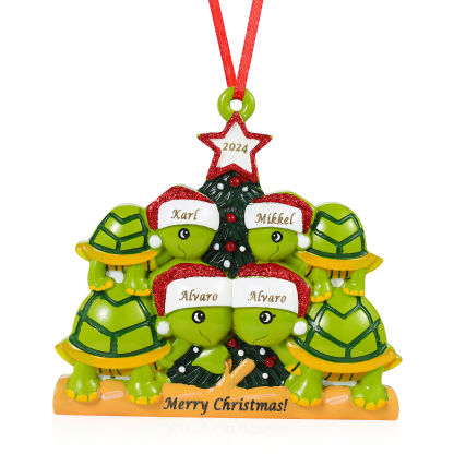 Ornamento Natalizio Personalizzato in Resina con Tartarughe - 4 Nomi, Anno e Testo Regalo di Natale per Famiglia | Jessemade