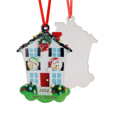 Decorazione Natalizia in Resina Personalizzata - 2 Nomi, 1 Testo & Anno - Casetta di Natale & Personaggi Regalo di Natale per Famiglia | Jessemade