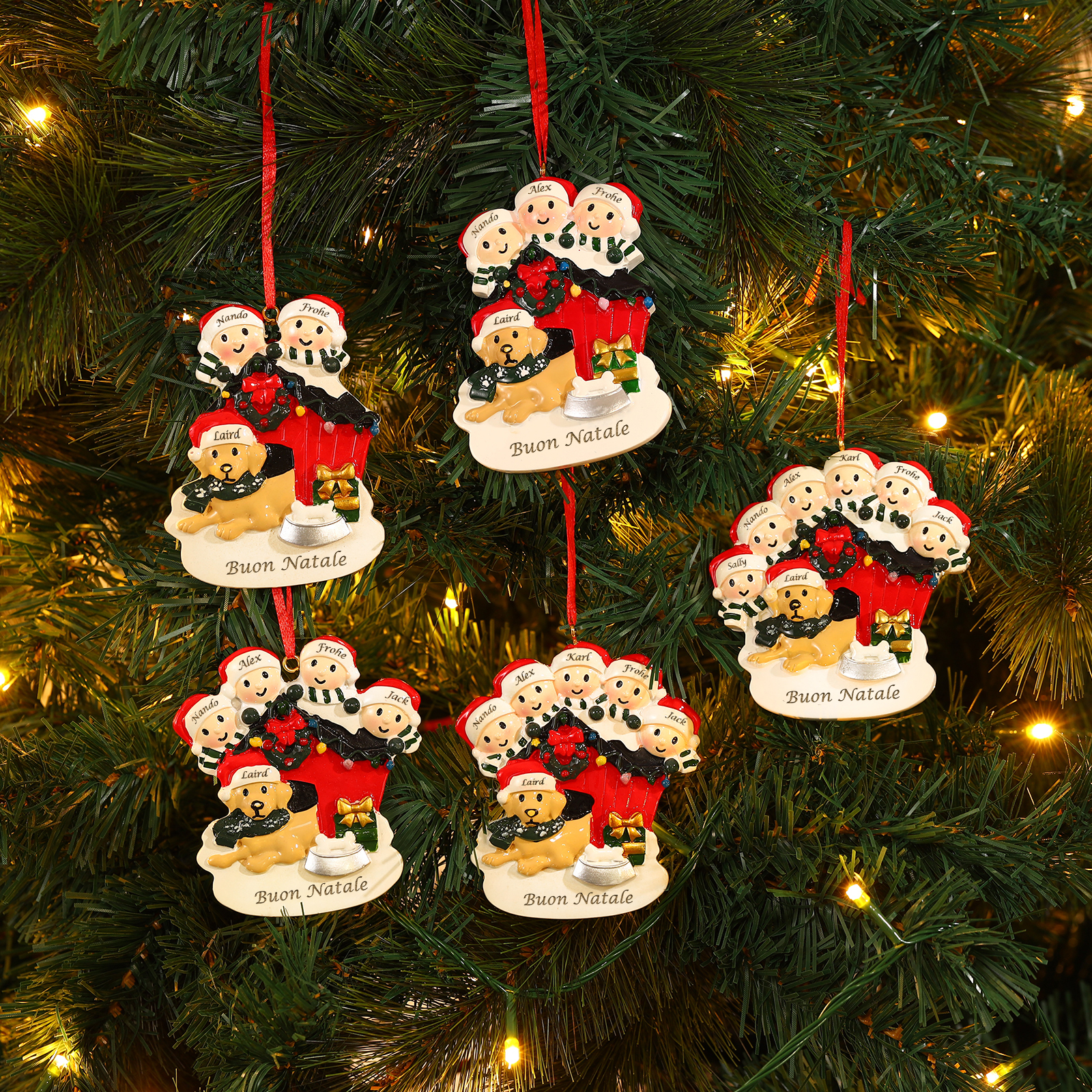Decorazione Natalizia Personalizzata in Resina - Casetta di Natale Rossa con Pupazzi di Neve e Cagnolino - 5 Nomi Personalizzati e 1 Testo - Regalo di Natale per Famiglia | Jessemade