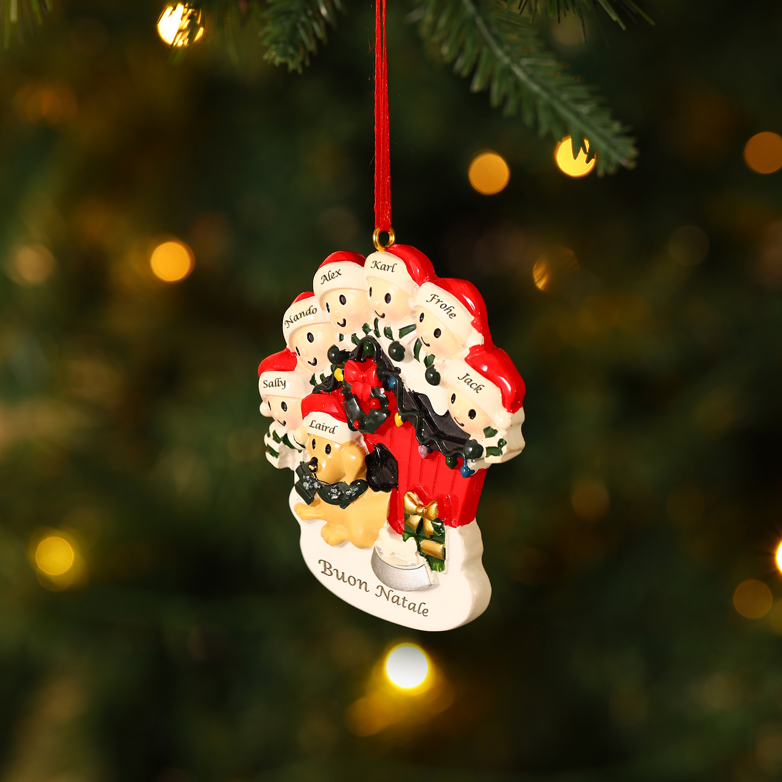 Decorazione Natalizia Personalizzata in Resina - Casetta di Natale Rossa con Pupazzi di Neve e Cagnolino - 7 Nomi Personalizzati e 1 Testo - Regalo di Natale per Famiglia | Jessemade