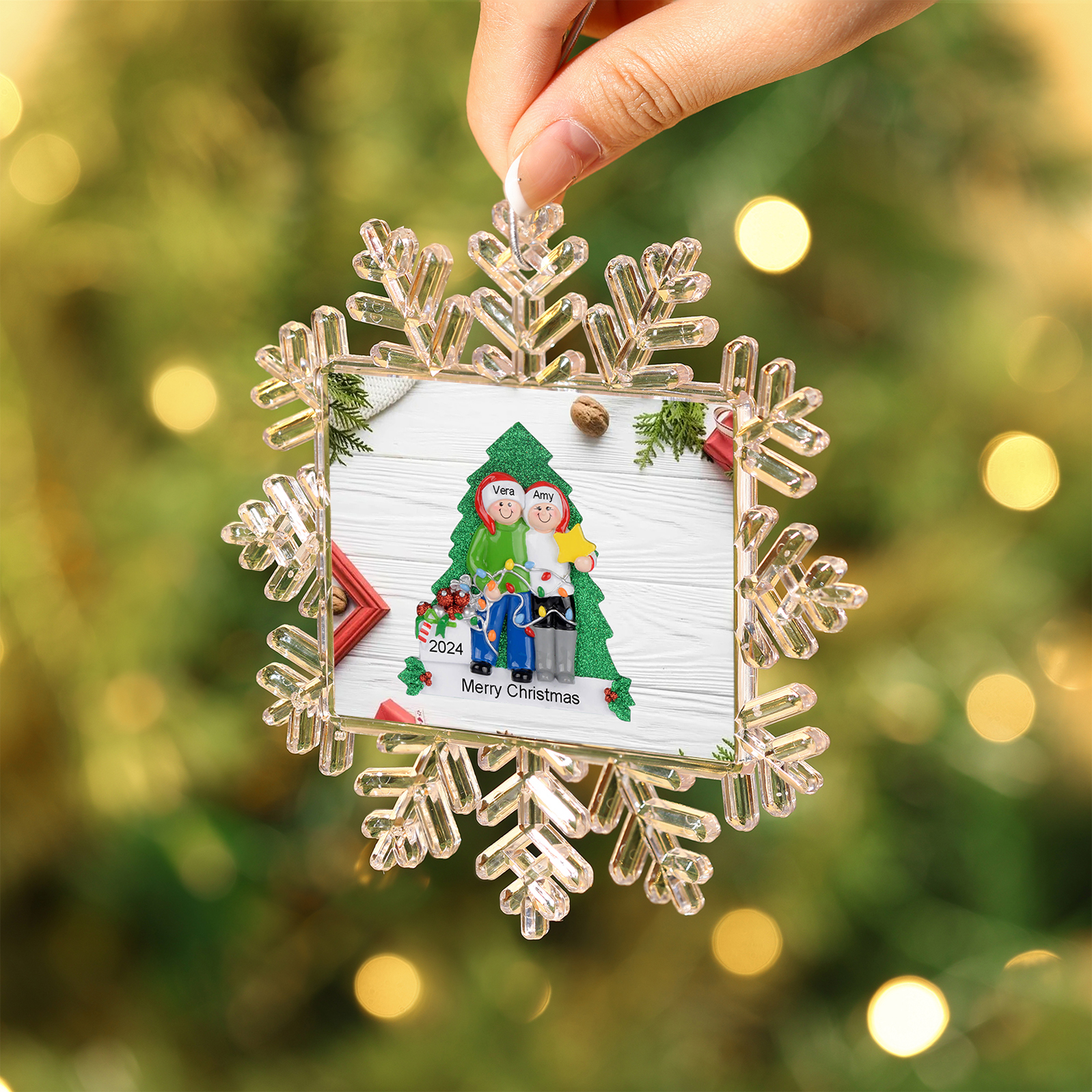 Decorazione Natalizia Personalizzata a Fiocco di Neve con Albero di Natale – Personalizza con 2 Nomi, Anno e Testo – Un Regalo di Natale  per la Famiglia | Jessemade