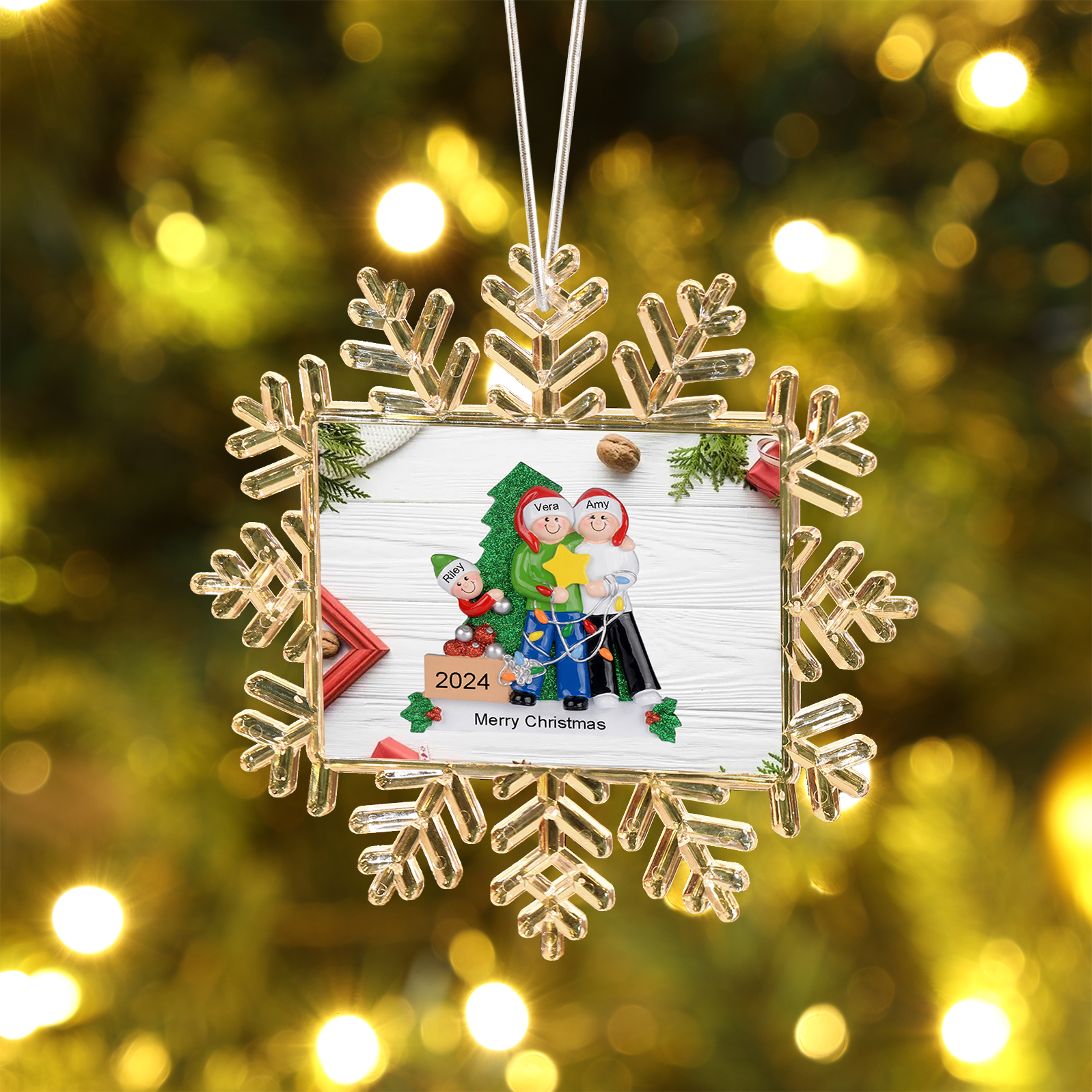 Decorazione Natalizia Personalizzata a Fiocco di Neve con Albero di Natale – Personalizza con 3 Nomi, Anno e Testo – Un Regalo di Natale  per la Famiglia | Jessemade