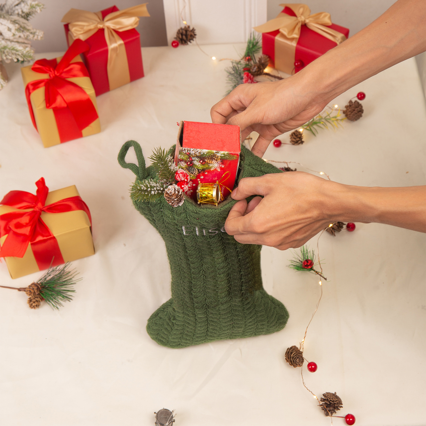 Decorazione Natalizia Personalizzata - Calza di Natale in Tessuto Lavorato a Maglia, Forma di Osso, 3 Colori - Personalizzabile con 1 Nome - Regalo di Natale per Famiglia | Jessemade