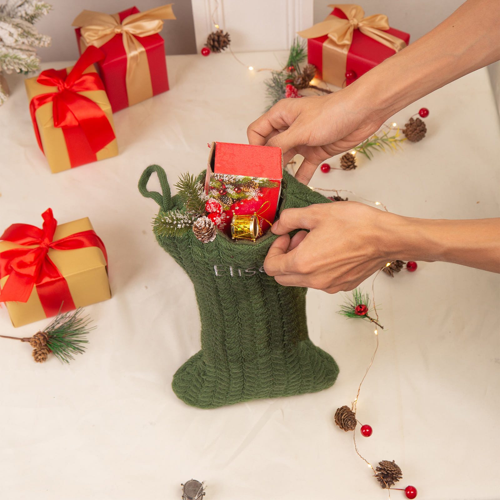 Decorazione Natalizia Personalizzata - Calza di Natale in Tessuto Lavorato a Maglia, Forma di Osso, 3 Colori - Personalizzabile con 1 Nome - Regalo di Natale per Famiglia | Jessemade