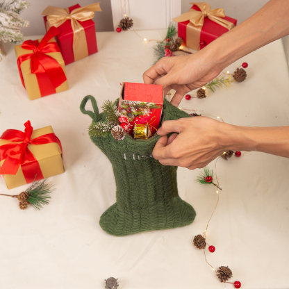 Decorazione Natalizia Personalizzata - Calza di Natale in Tessuto Lavorato a Maglia, Forma di Osso, 3 Colori - Personalizzabile con 1 Nome - Regalo di Natale per Famiglia | Jessemade