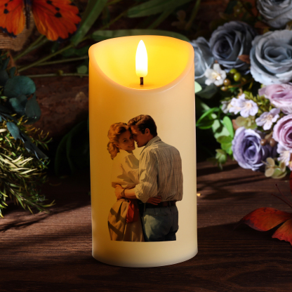 Candela LED Personalizzata con 2 Nomi, 1 Foto e 1 Data – "Ogni Storia d'Amore è Bella, ma la Nostra è la Mia Preferita" – Regalo di San Valentino per Lei/Lui | Jessemade