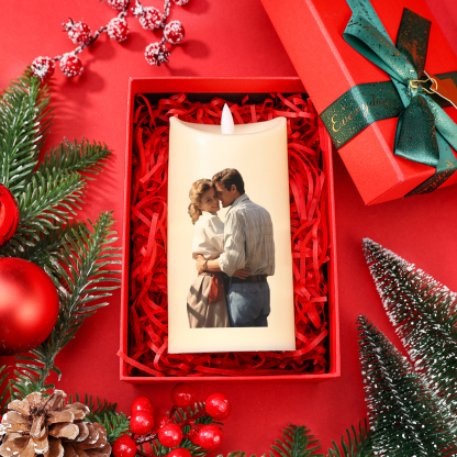 Candela LED Personalizzata con 2 Nomi, 1 Foto e 1 Data – "Ogni Storia d'Amore è Bella, ma la Nostra è la Mia Preferita" – Regalo di San Valentino per Lei/Lui | Jessemade