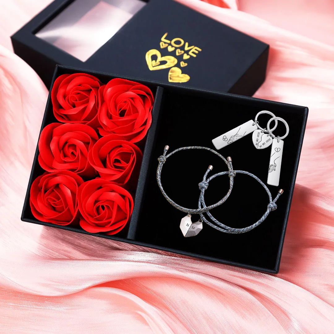 Set Coppia Portachiavi e Braccialetti Personalizzati – Con 2 Date e 4 Lettere – Regalo di San Valentino per Lei/Lui | Jessemade