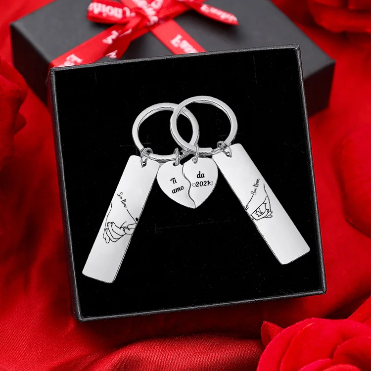 2PCS Portachiavi personalizzato con 2 nomi e 1 anno mano nella mano