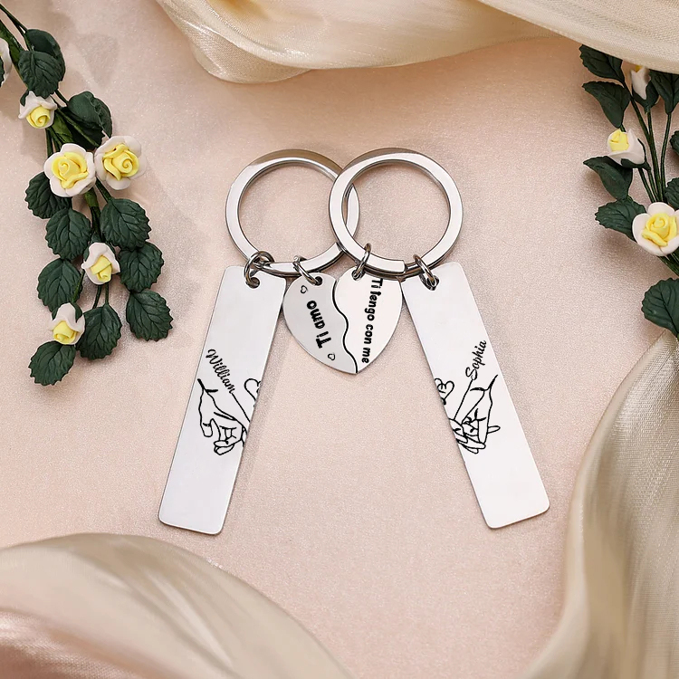 2PCS Portachiavi personalizzato con 2 nomi e 2 testi mano nella mano