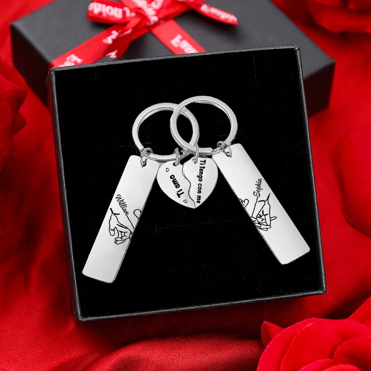 2PCS Portachiavi personalizzato con 2 nomi e 2 testi mano nella mano