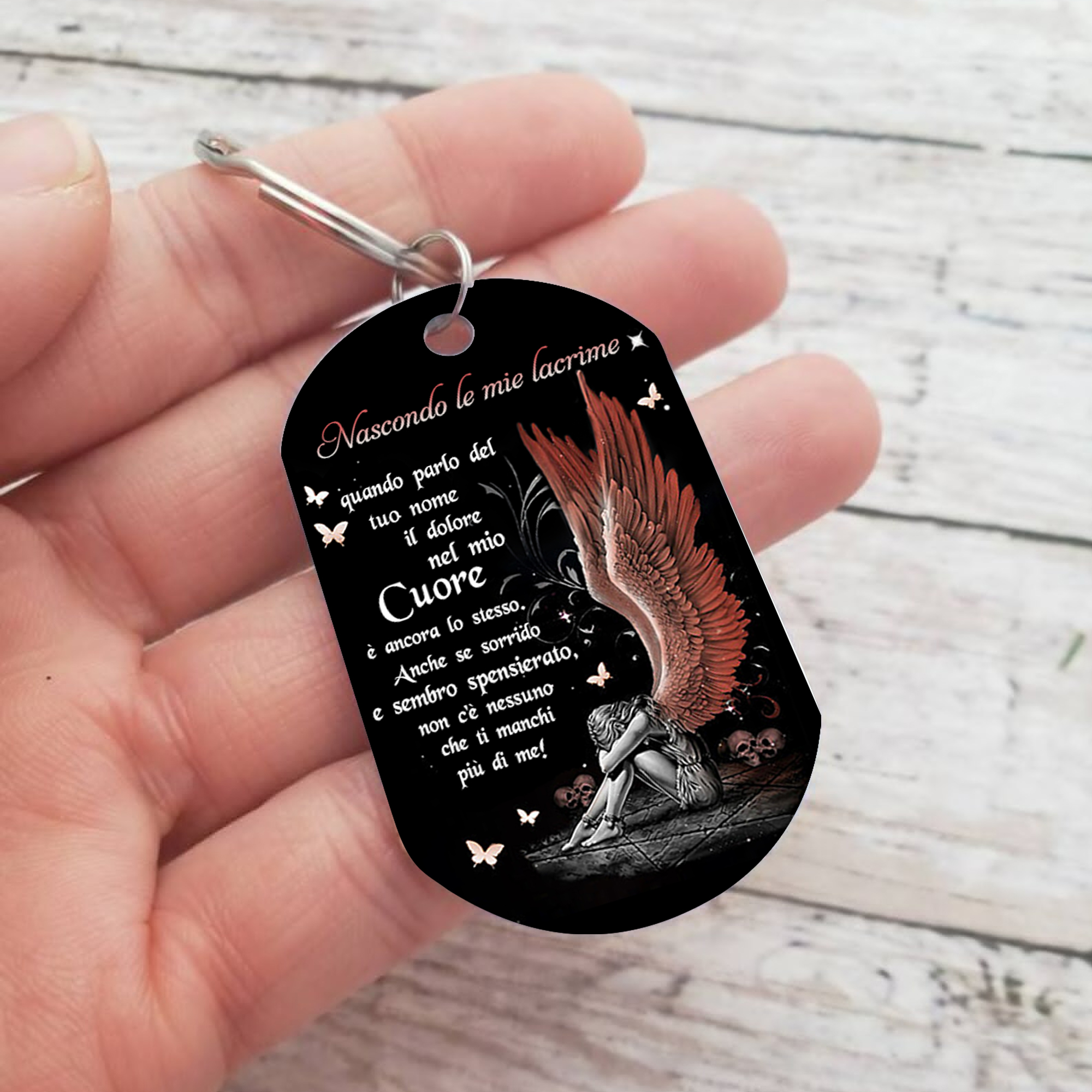 Portachiavi commemorativo personalizzato con ali d'angelo, regalo per ricordare i propri cari: "Nascondo le mie lacrime quando parlo del tuo nome".