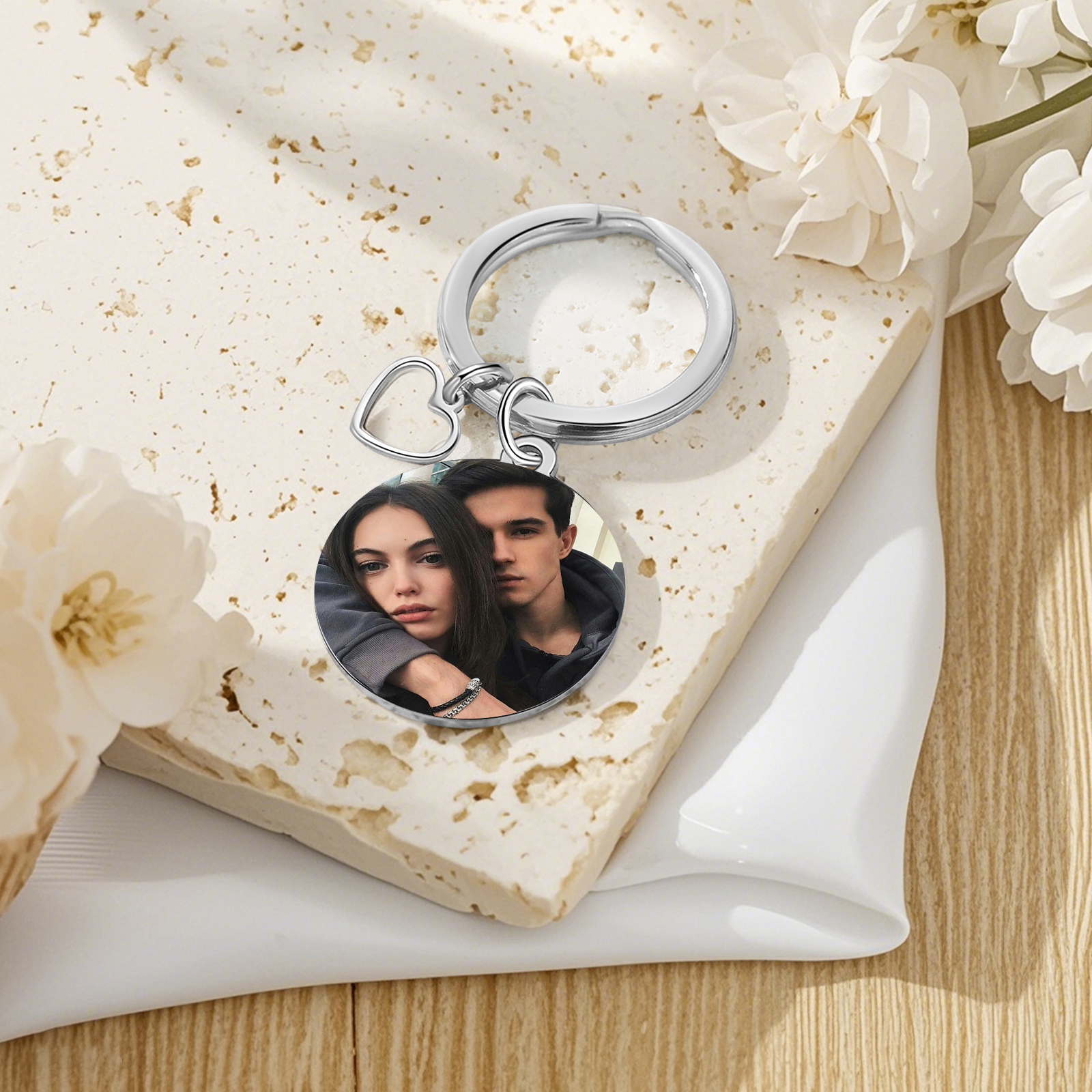 Portachiavi Personalizzato con 1 Foto - "Un giorno incontriamo una persona..." Design Cuore per Coppie, Regalo di San Valentino per Lei/Lui | Jessemade