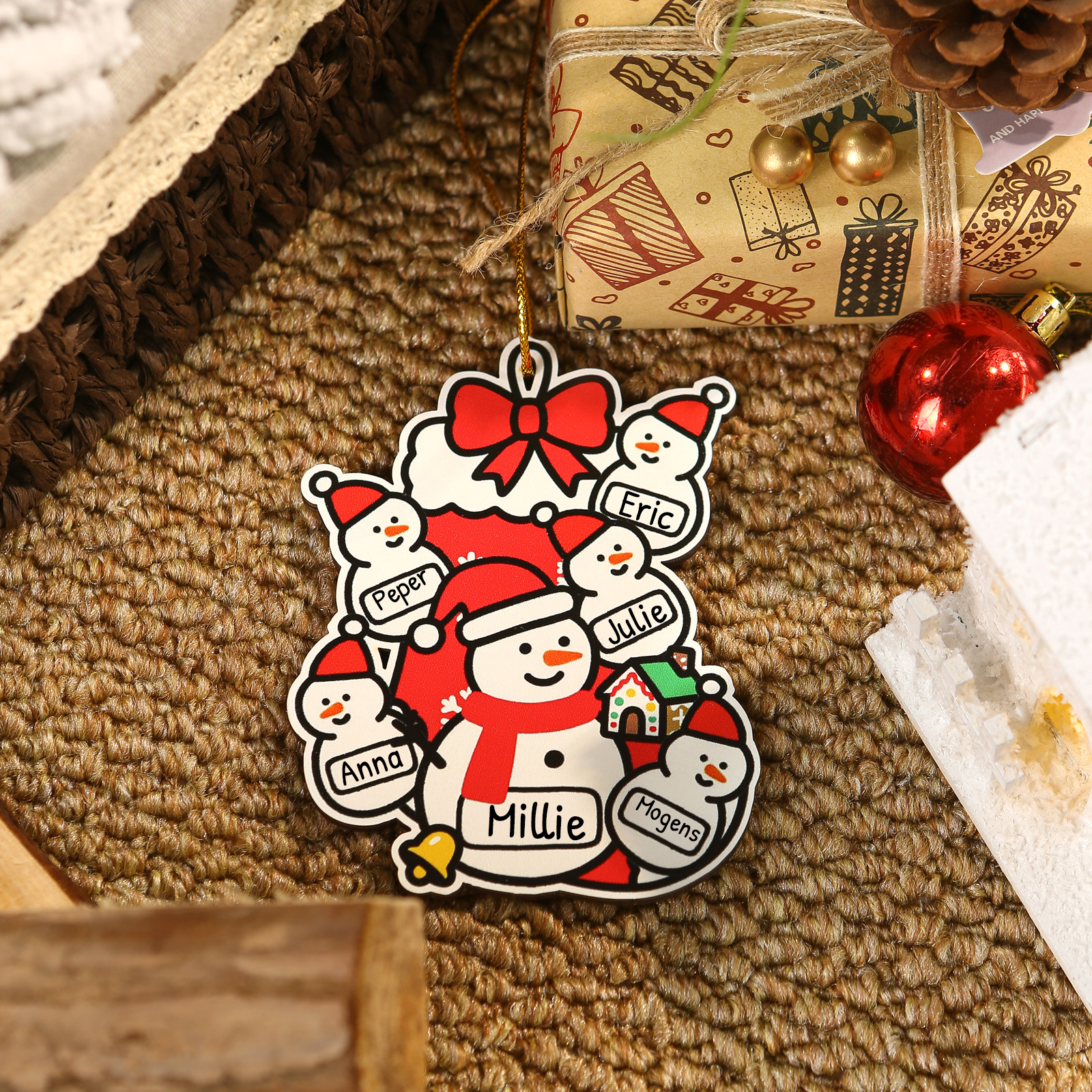 Decorazione per albero di Natale con famiglia di pupazzi di neve personalizzata con nome