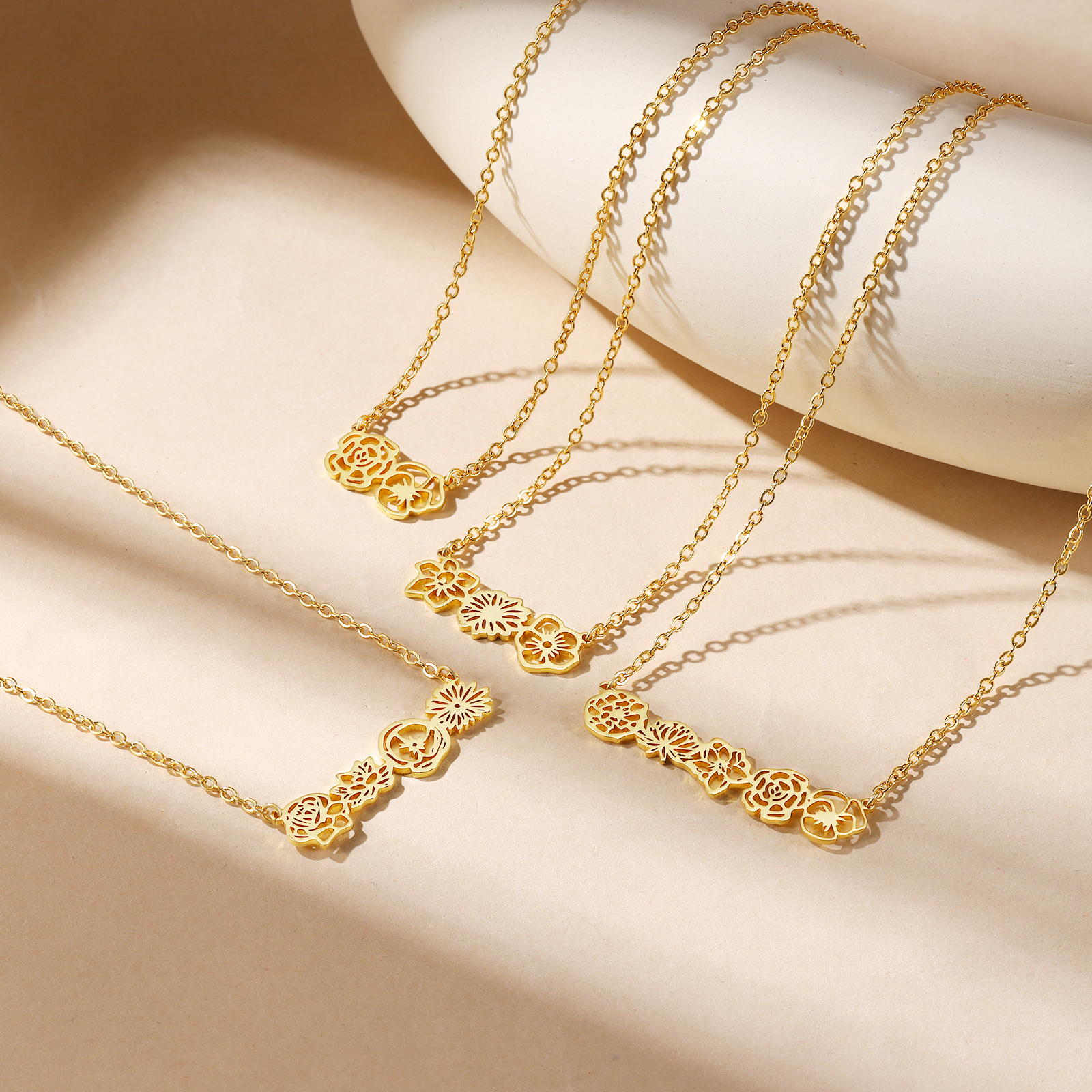 Collana fiore di nascita personalizzata con 4 fiori di nascita regalo per donna